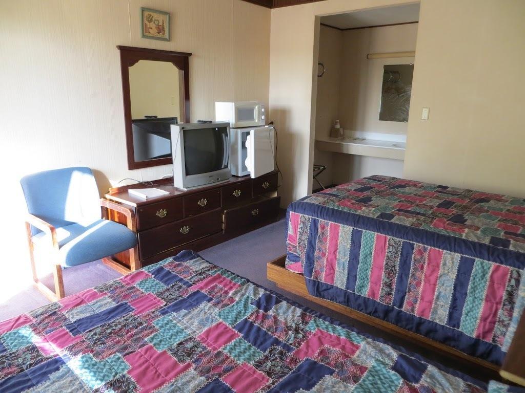 The Bluffs Inn & Suites 데코라 외부 사진