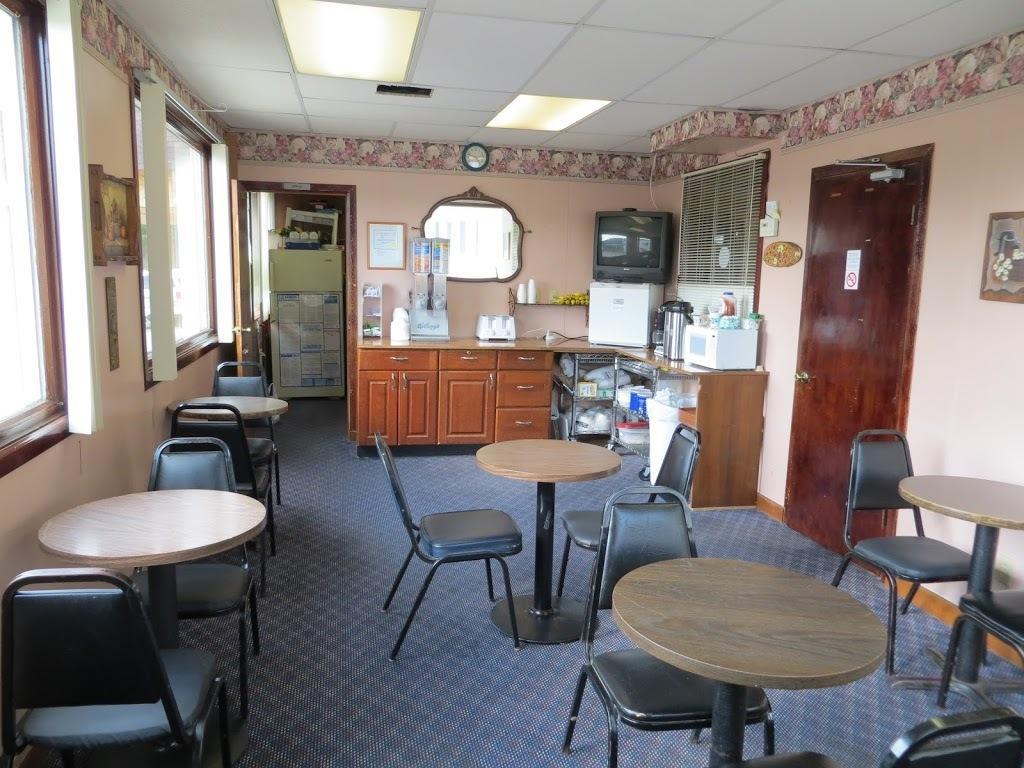 The Bluffs Inn & Suites 데코라 외부 사진